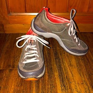 BOGO 🤩 Dansko walking/hiking Brown/orange size 8